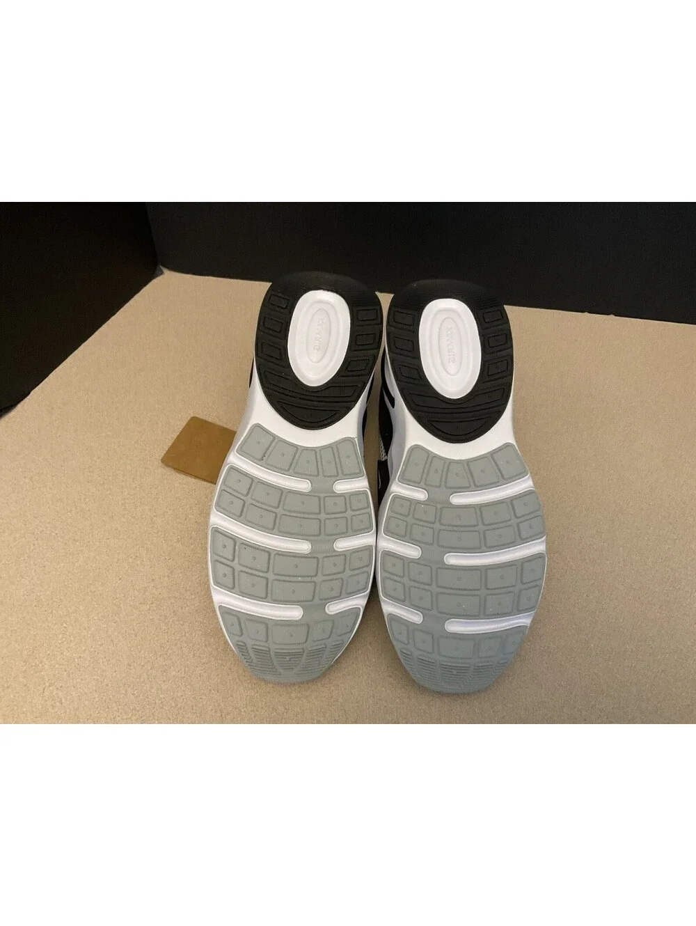New! Youth’s Boys Nike Air Max Nova GS Athletic Shoes. Size 6Y. Awesome Shoes!